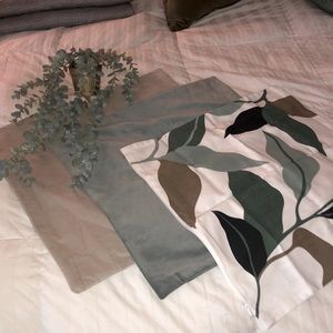 Botanical themed home deco & cushions